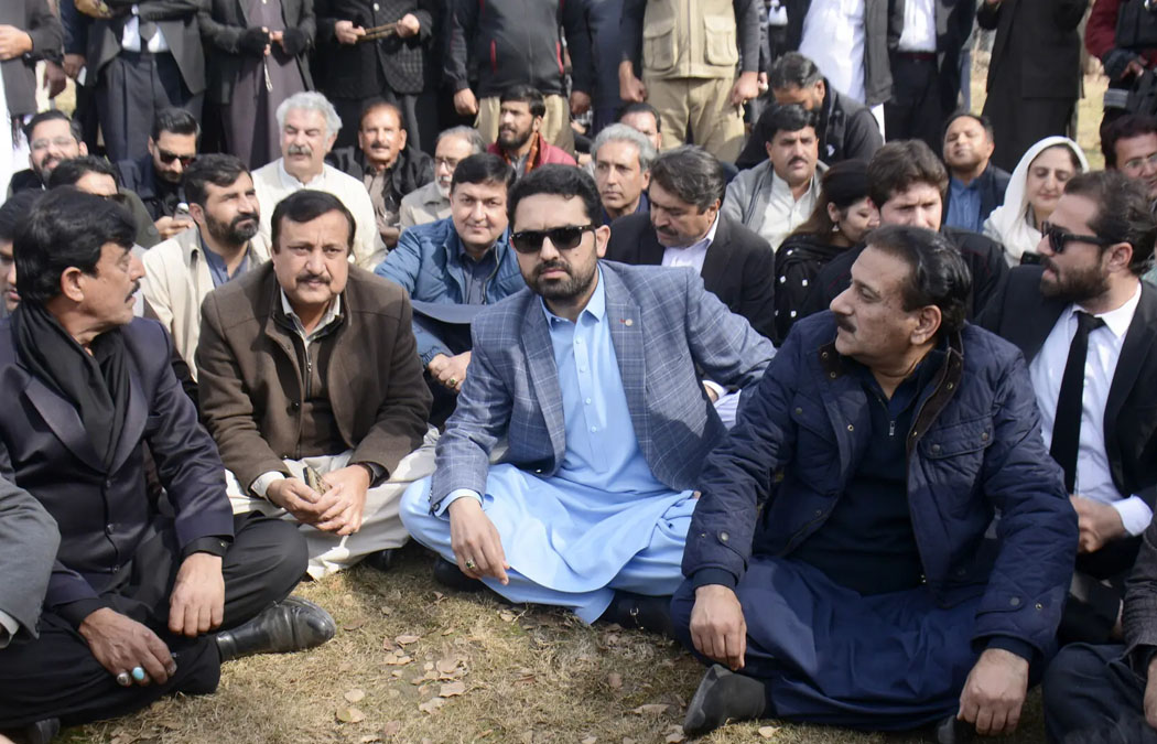 CM KPK Sohail Afridi, PTI leaders and workers stage a sit-in outside the Supreme Court over Imran Khan’s medical report.